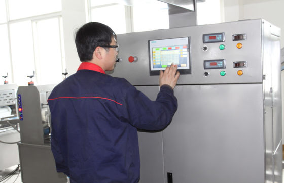 comprare Alta larghezza del rullo della macchina 380mm del laminatore di automazione con il sistema di controllo del Plc di Siemens fabbricazione online