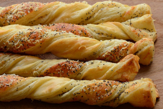 comprare Attrezzatura della pasticceria di capacità elevata, linee industriali del forno per i turbinii torti della cannella fabbricazione online