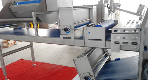 comprare La linea di produzione del croissant di LFC Full Auto con la laminazione compone la linea fabbricazione online