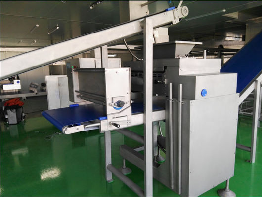 comprare Linea di laminazione industriale 144 strati massimi del creatore di pane del croissant di larghezza della Tabella da 900 millimetri per il croissant fabbricazione online