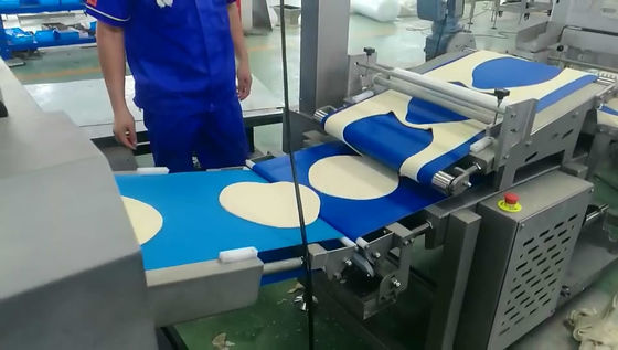 comprare Minimo 2,5 millimetri di pizza automatica di spessore che fa la base a macchina della pizza/la linea produzione della crosta fabbricazione online