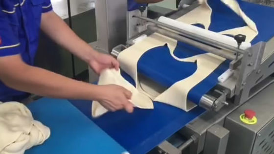 comprare Spessore minimo congelato industriale della pasta della produzione di attrezzature della pizza 2,5 millimetri per la base congelata della pizza fabbricazione online