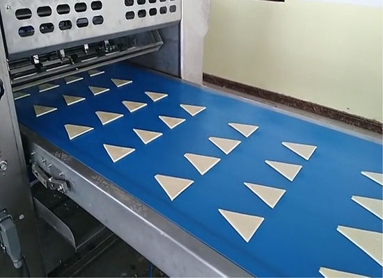 comprare Linea di produzione semiautomatica/completamente automatica del croissant di capacità 3000-11000pcs/h per produrre i croissant 20g-120g fabbricazione online